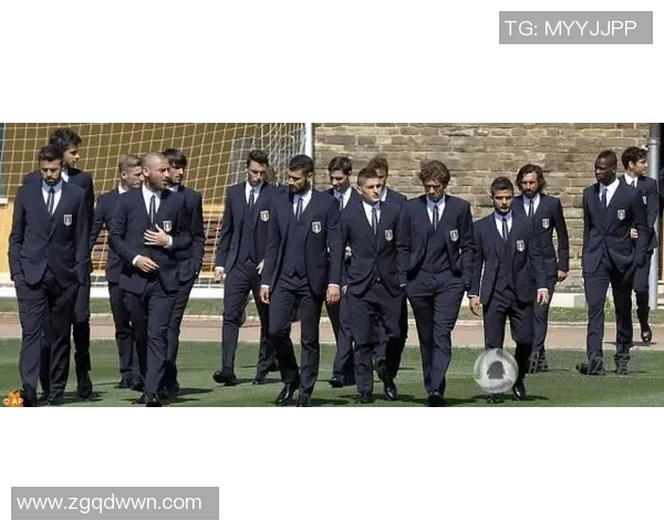 足球明星西装合照展现魅力风采与团队精神的精彩瞬间